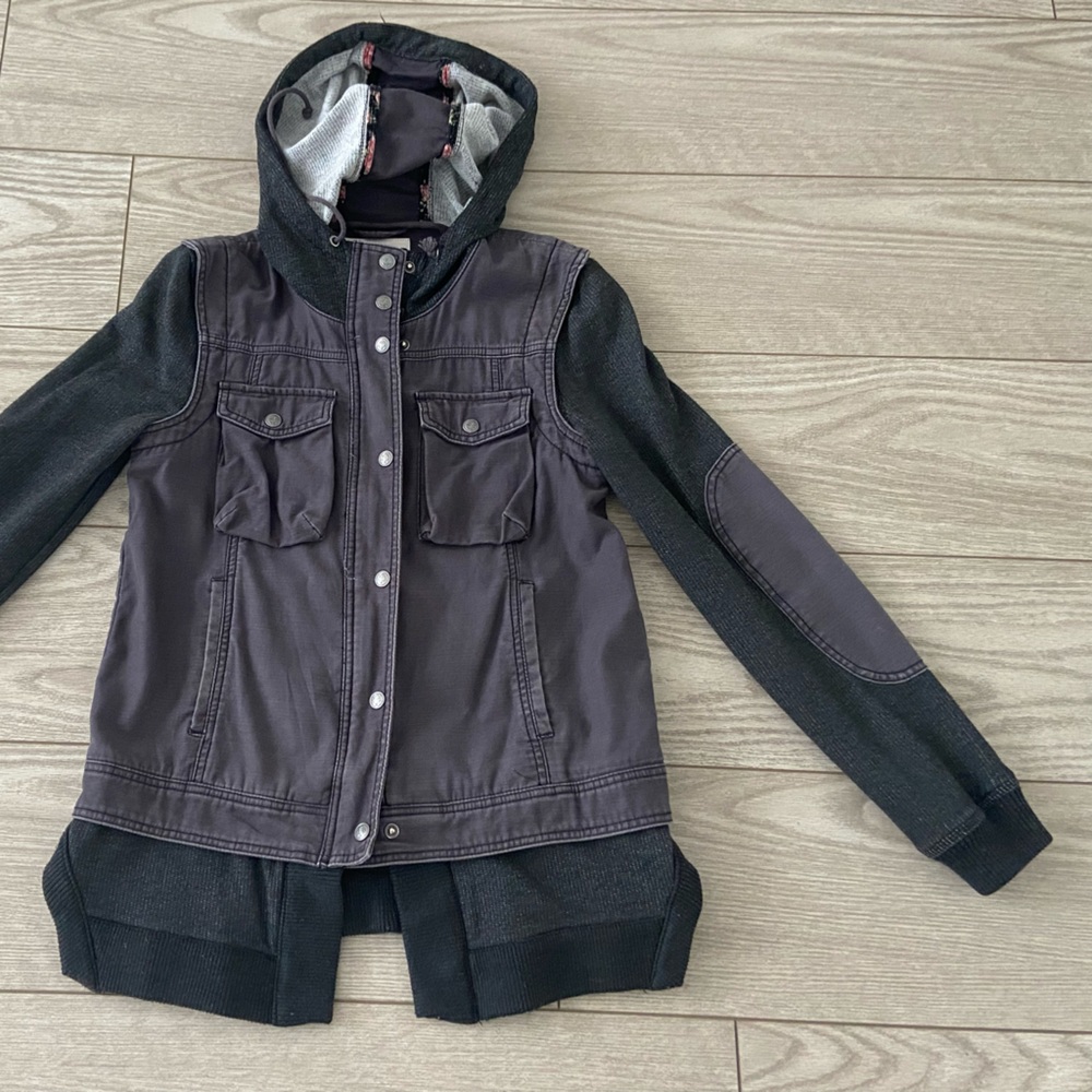 Free people women’s jacket. Size: XS